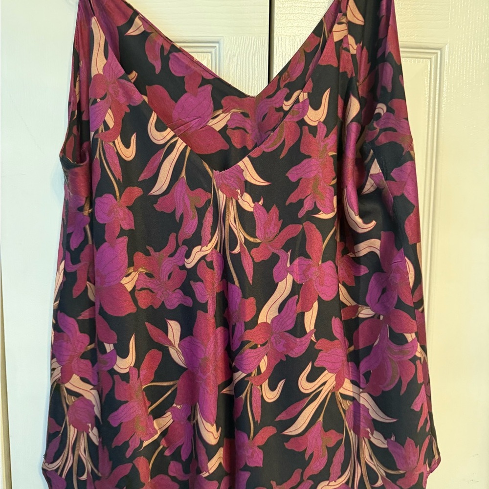 Chloe Kristy Floral V-Neck Women's Top - Picture 3 of 5